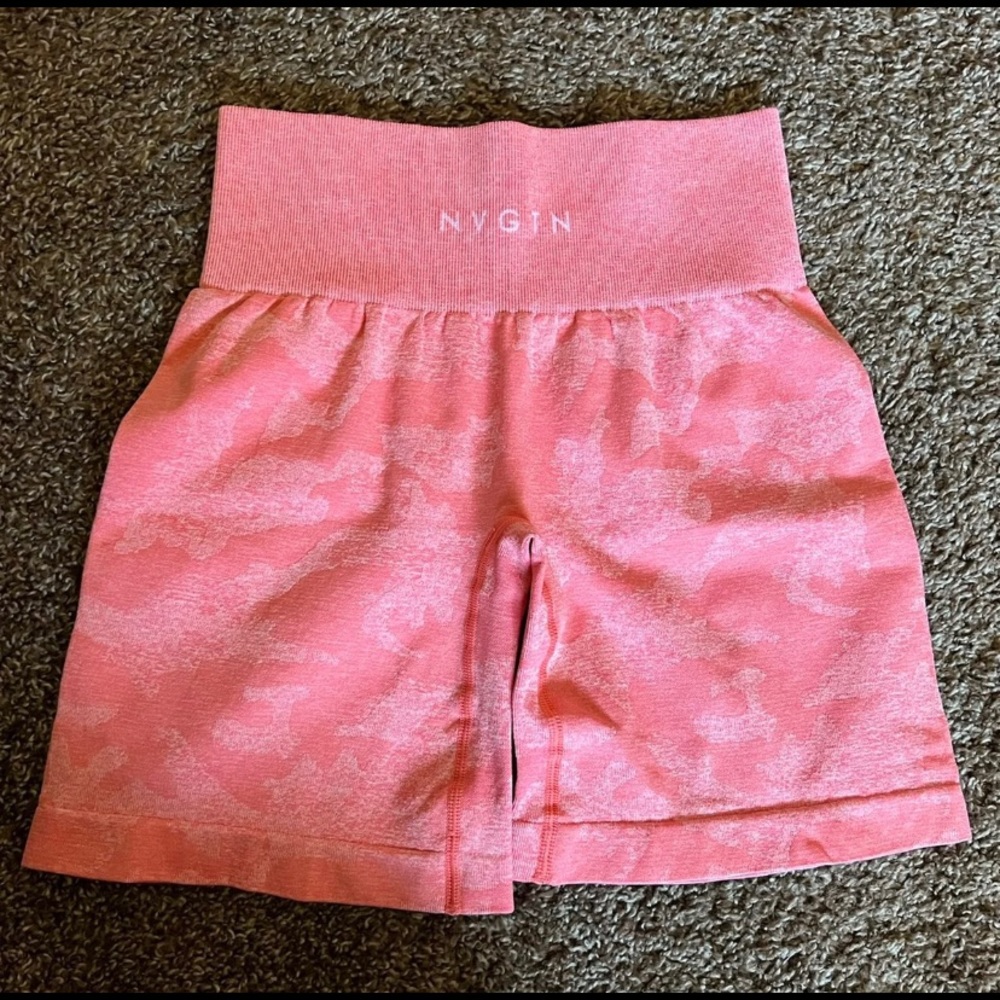 NVGTN Pink Camo Womens High Waisted Seamless Pro Shorts size Medium. Brand new